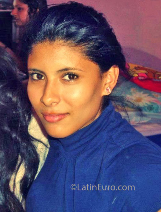 Date this nice looking Honduras girl Fabiola77 from Cortes HN804
