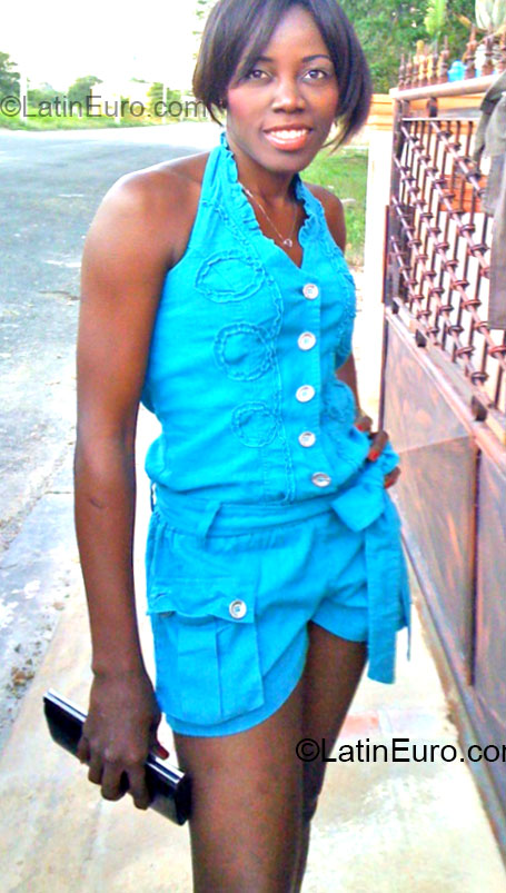 Date this sultry Dominican Republic girl Elva from Santo Domingo DO14581