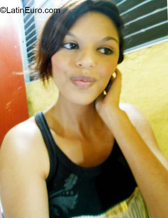 Date this gorgeous Brazil girl Withinim from Garca BR7530