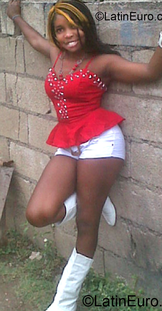 Date this voluptuous Jamaica girl Kishana from Spanish Town JM1042