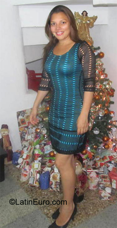 Date this good-looking Colombia girl Veronica from Bogota CO12335