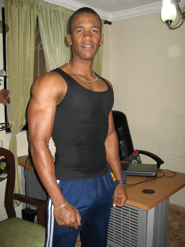 Date this athletic Dominican Republic man Jhonny from Santo Domingo DO14717