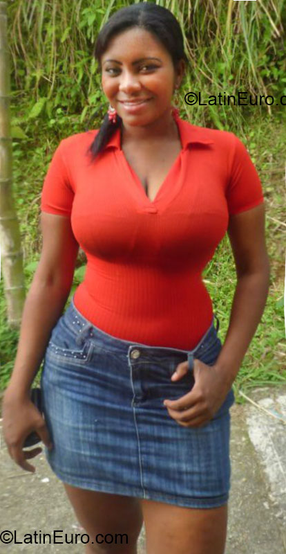 Date this charming Colombia girl Magaly from Quibdo CO12397