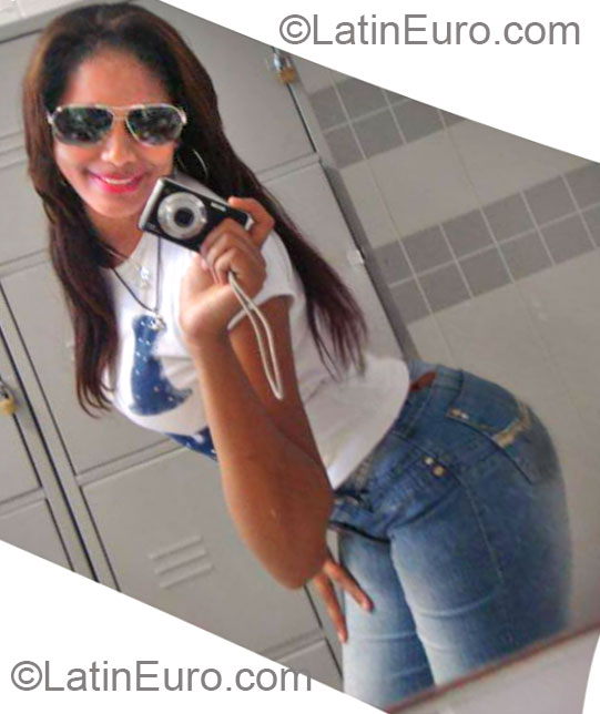 Date this hot Brazil girl Rafaela from Cariacica BR7582