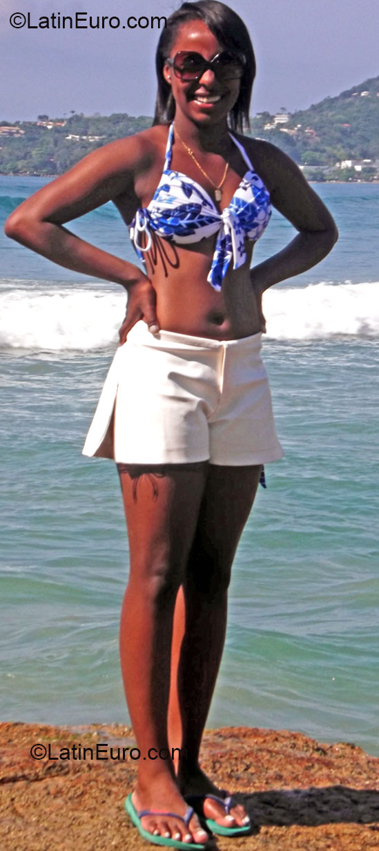 Date this attractive Brazil girl Sabrina from Carmo De Minas BR7592
