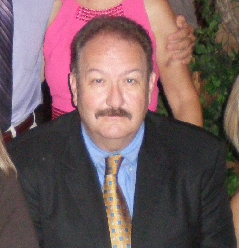 Date this tall United States man Gr8m8 from Brea US14036