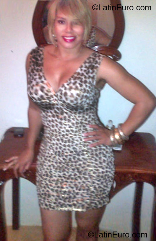 Date this nice looking Dominican Republic girl Jamiry from Santo Domingo DO14997