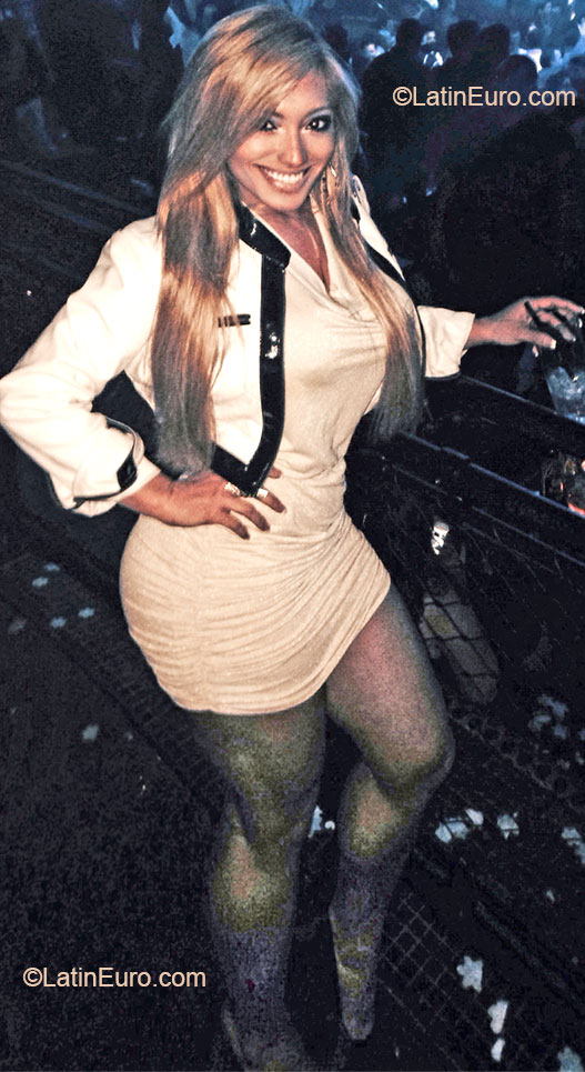 Date this voluptuous Brazil girl Celia from Sao Paulo BR7624