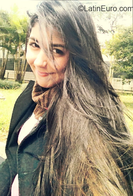 Date this athletic Brazil girl Shana from Sao Paulo BR7632