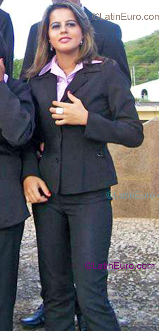 Date this attractive Brazil girl Quitiria from Maceio BR7643