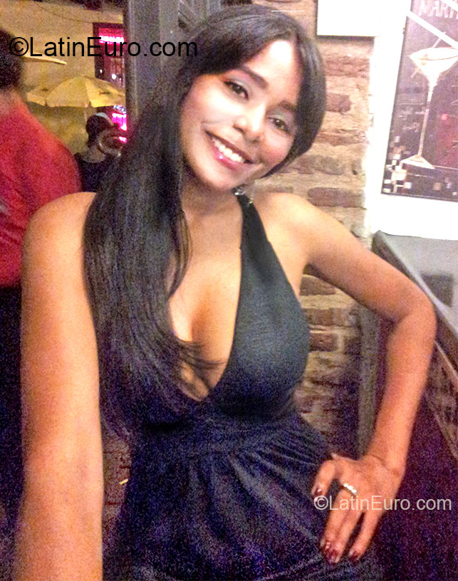 Date this attractive Dominican Republic girl Lin from Santo Domingo DO15069