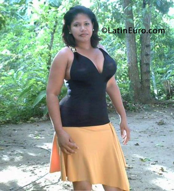 Date this delightful Dominican Republic girl Alba from Santiago DO15376