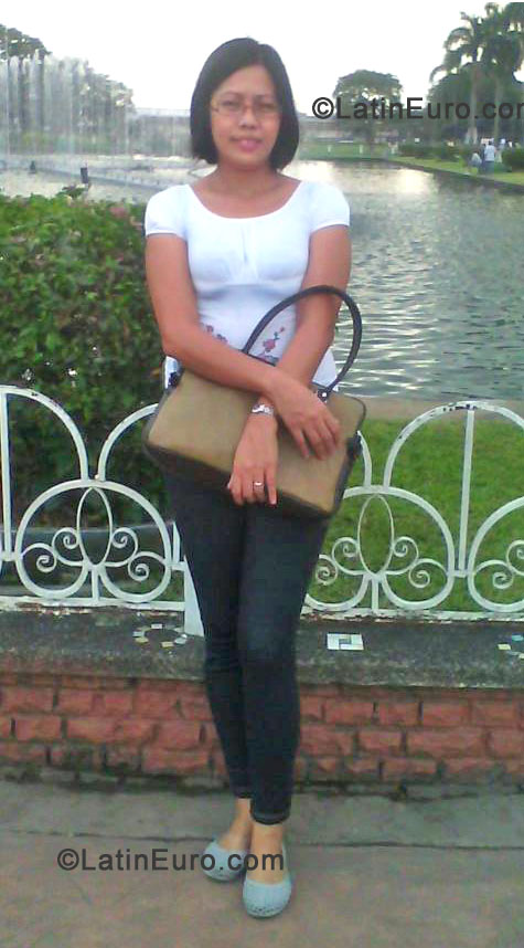 Date this foxy Philippines girl Arlyn from Davao City PH559