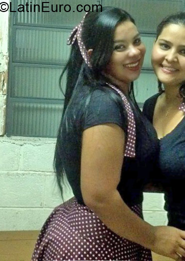 Date this good-looking Brazil girl Sofia from Divinopolis BR7711