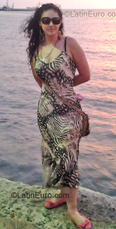 Date this athletic Colombia girl Yamile from Bogota CO12885