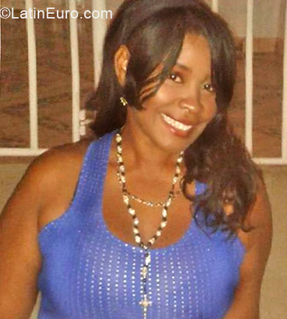 Date this nice looking Colombia girl Ana mar from Cartagena CO12916