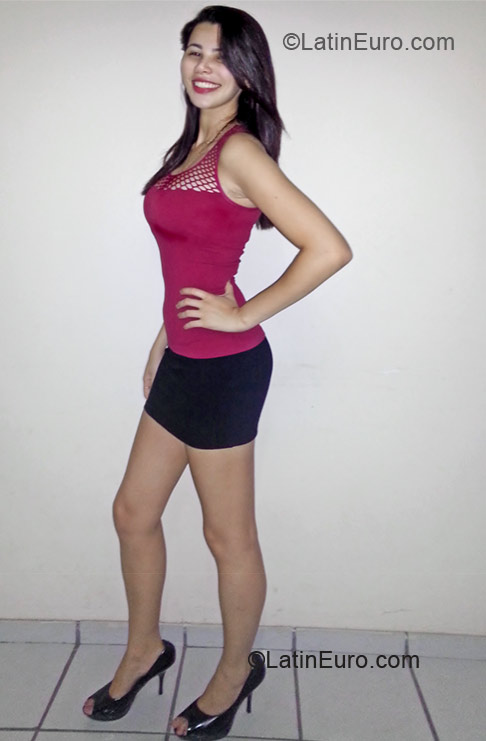 Date this nice looking Brazil girl Angelica from Villa Velha BR7760