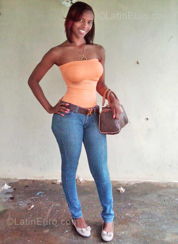 Date this athletic Dominican Republic girl Yennifer from Santo Domingo DM66