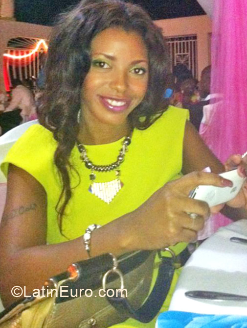 Date this good-looking Jamaica girl Shekeny from Savlamar JM1159