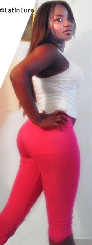 Date this athletic Colombia girl Yessica from Cali CO17875