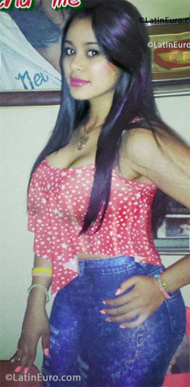 Date this georgeous Dominican Republic girl Yenice from Santiago DO25968