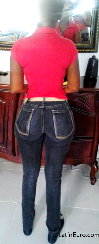 Date this stunning Dominican Republic girl Karolina from Santiago DO15735
