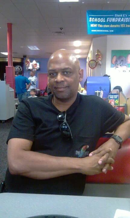 Date this attractive United States man Wendell from Surprise US14222