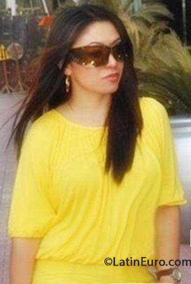Date this hot United Arab Emirates girl Verna from Dubai AE32