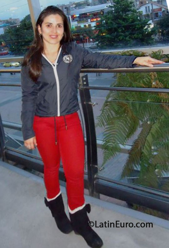 Date this good-looking Colombia girl JOHANA from Bogota CO13044