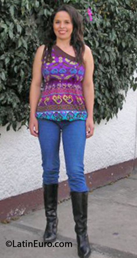 Date this tall Colombia girl Andrea from Bogota CO13099