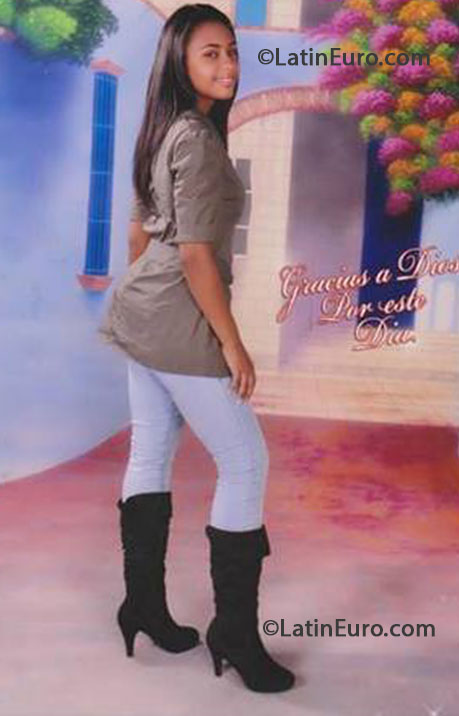 Date this gorgeous Dominican Republic girl Paola ramirez from San Pedro De Macoris DO16028