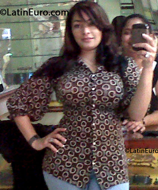 Date this pretty Dominican Republic girl Carolina from Santo Domingo DO16130