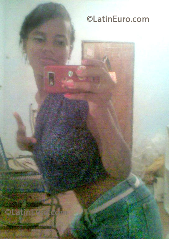 Date this funny Brazil girl Stephanie from Salvador BR7860