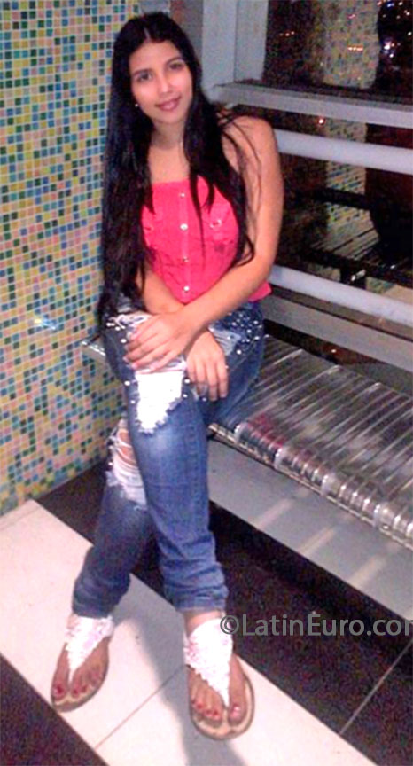 Date this young Colombia girl Mary from Medellin CO13257