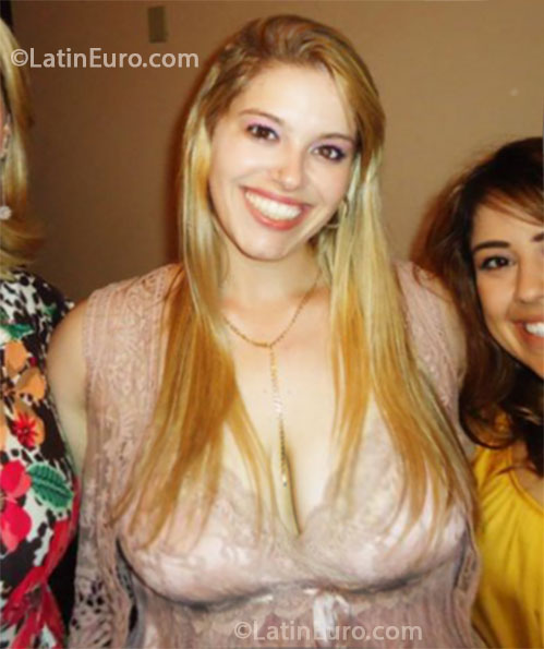 Date this cute Brazil girl Mariani from Rio De Janeiro BR7876