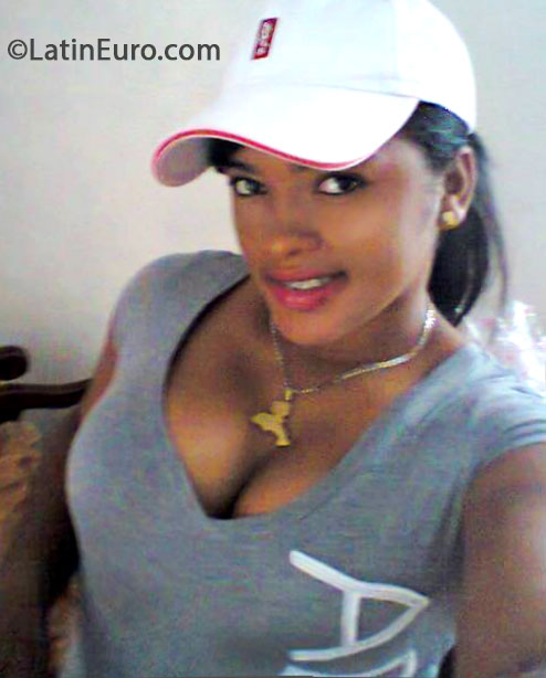 Date this tall Dominican Republic girl Cheril from Santo Domingo DO16217