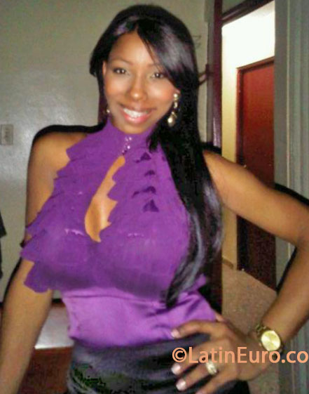 Date this athletic Dominican Republic girl Verenice from Santo Domingo DO23657