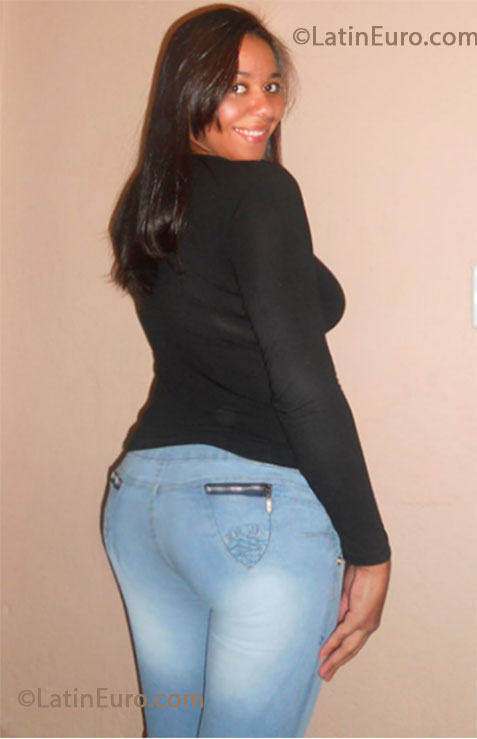 Date this delightful Brazil girl Leandra from Belo Horizonte BR7907