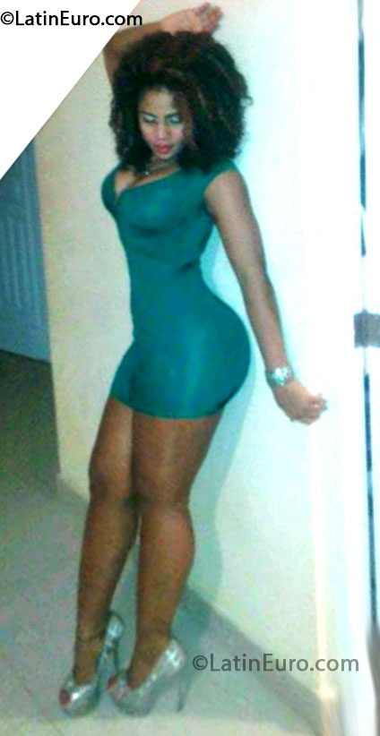 Date this sensual Dominican Republic girl Artagracia from Santo Domingo DO16339