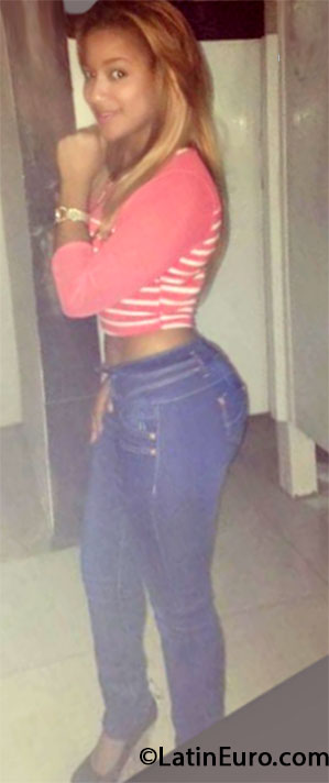 Date this hard body Dominican Republic girl Elizabeth from Bonao DO33279