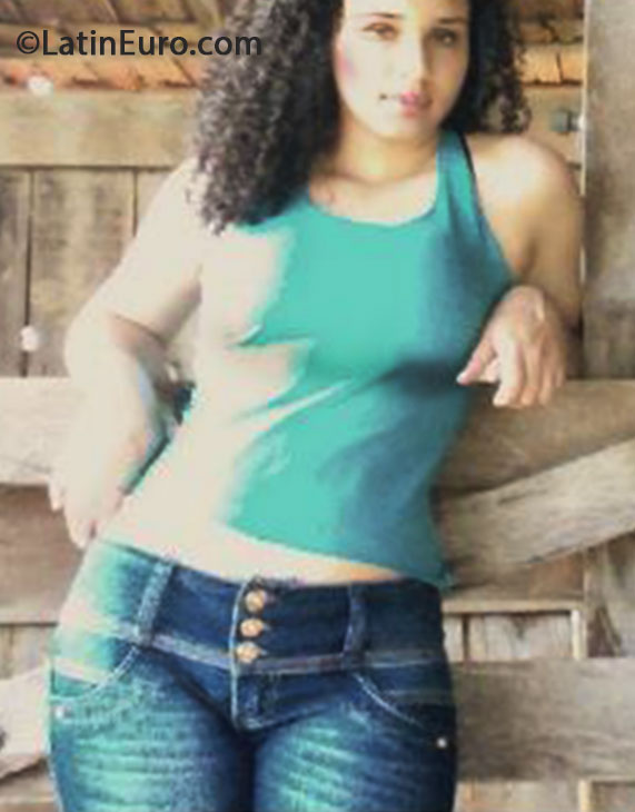 Date this cute Brazil girl Pamela from Birigui BR7928