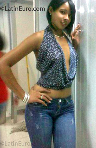 Date this voluptuous Dominican Republic girl Suleidy from Santiago DO32784