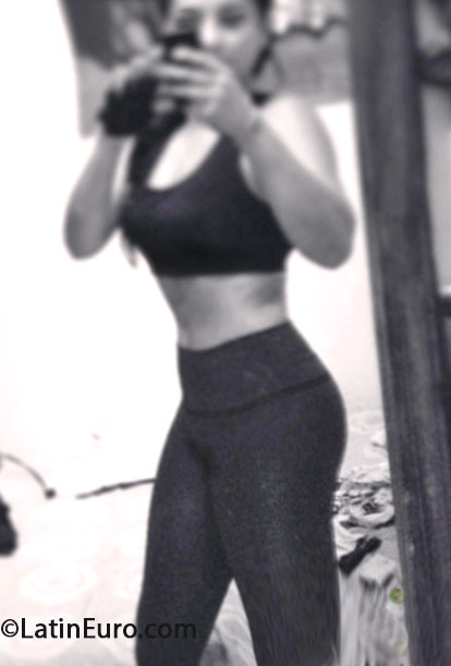 Date this young Colombia girl Ngela from Bogota CO13396