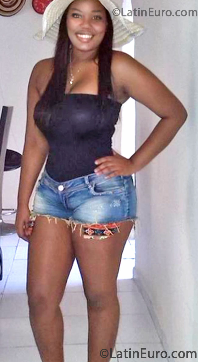 Date this sensual Colombia girl Shaskya from Barranquilla CO13428