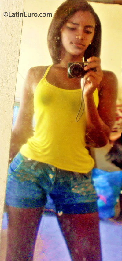 Date this funny Brazil girl Luciana from Recife BR7948