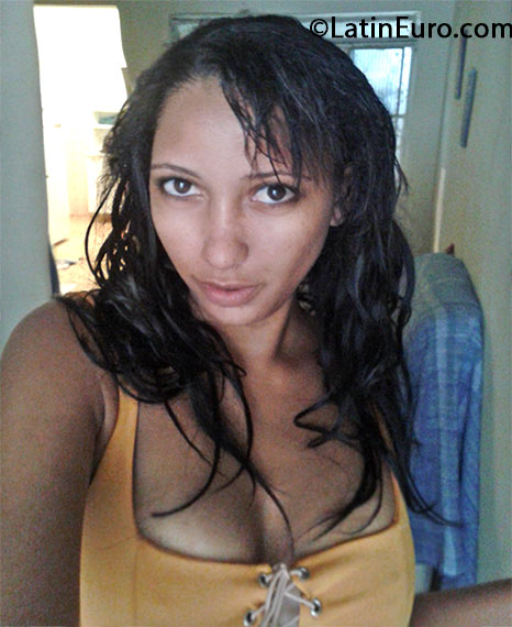 Date this attractive Brazil girl Vanessa from Rio De Janeiro BR7959