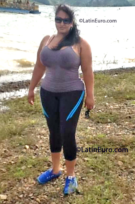 Date this voluptuous Colombia girl Alexandra from Cali CO13531