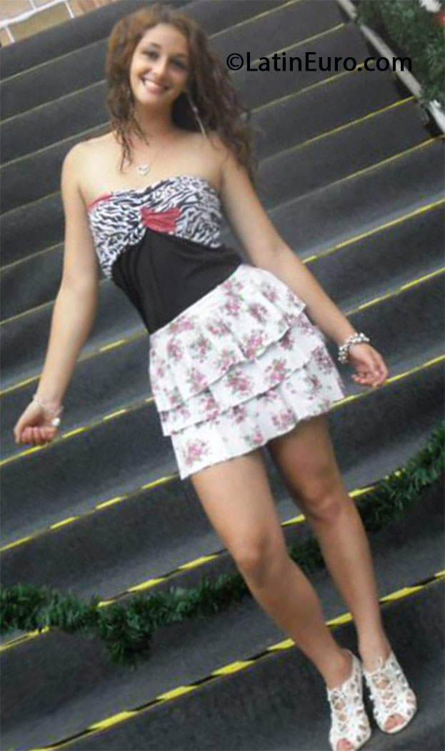Date this sultry Brazil girl Mayra from Curitiba BR7979