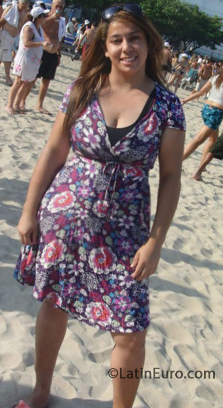 Date this hot Brazil girl Suellen from Rio De Janeiro BR8451