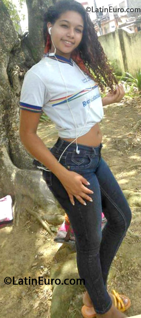 Date this sensual Brazil girl Laine from Recife BR7983